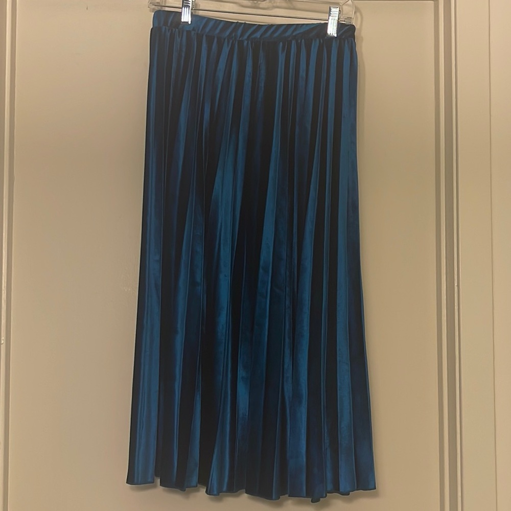 MIDI Velvet Pleated Skirt